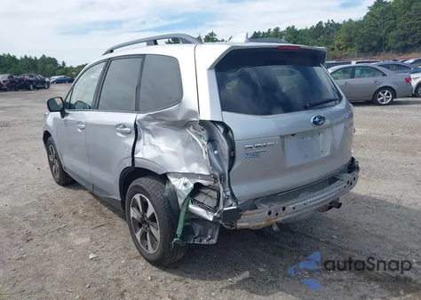 2017 Subaru Forester 2.5I Premium z USA, uszkodzony, nr VIN JF2SJAGC6HH538261